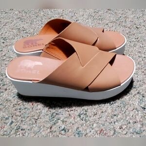 Sorel Woman's Tan & White Wedge Sandals LIKE NEW SZ 6